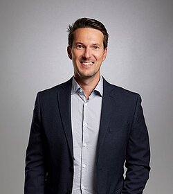 Hansjörg Peer Hansjörg Peer